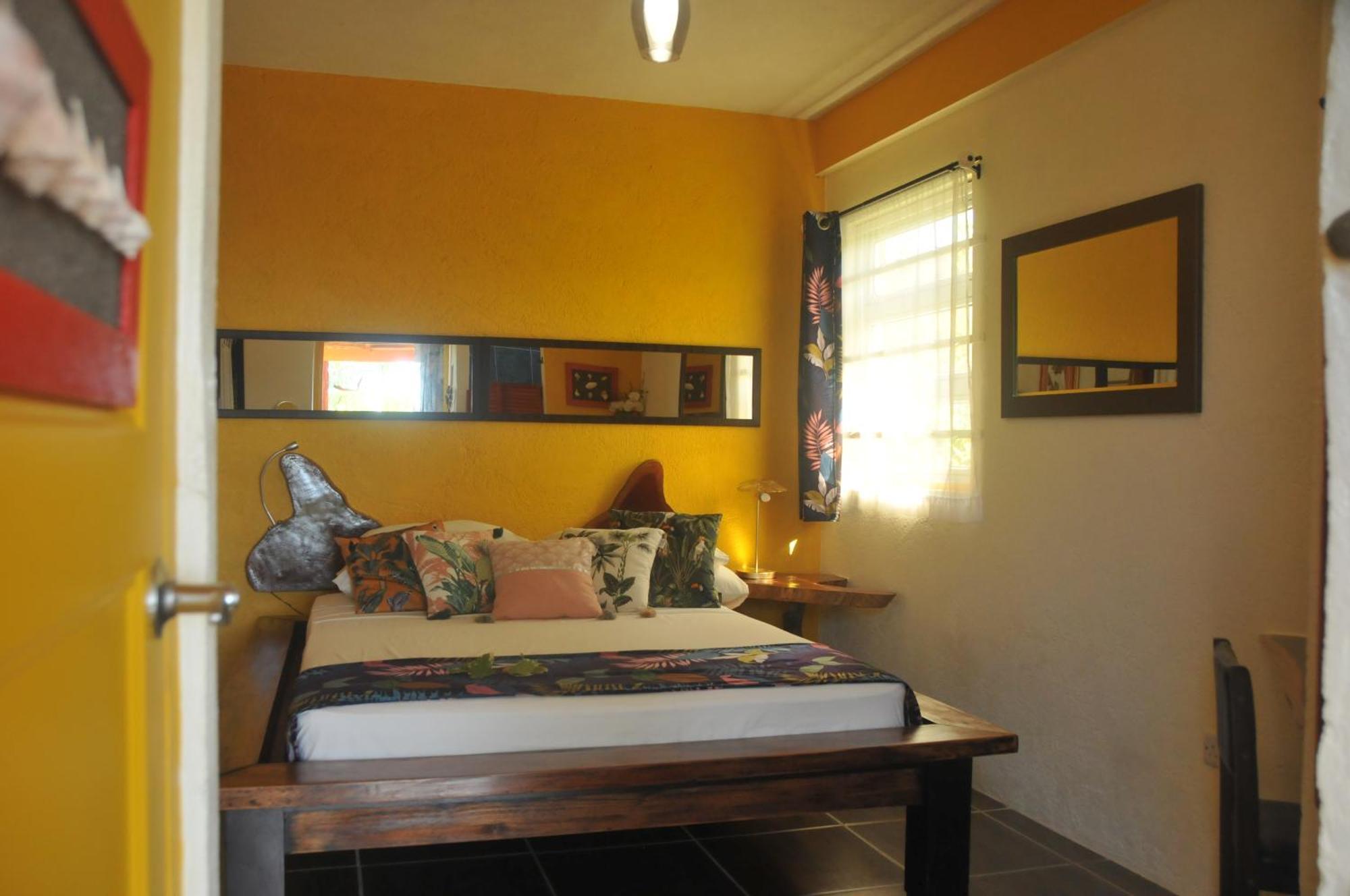 Mango Island Lodges Saint Joseph Exterior foto