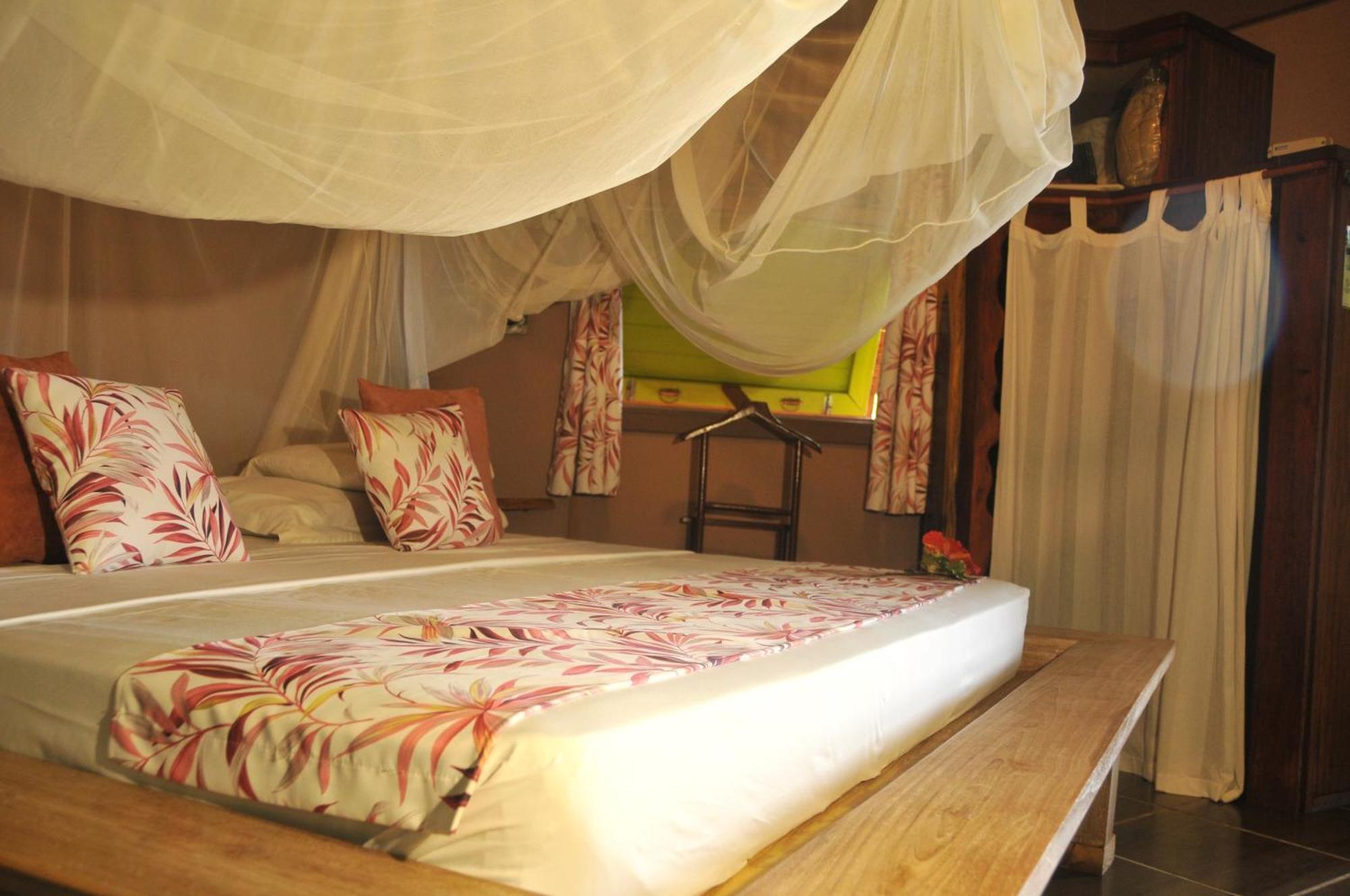 Mango Island Lodges Saint Joseph Exterior foto